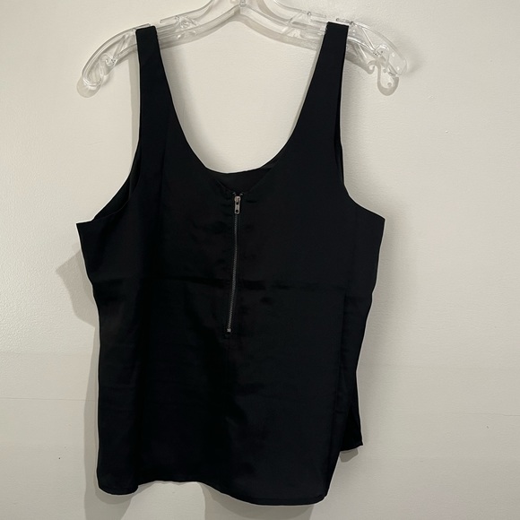 Revolve Line & Dot Chain Tank Medium - Picture 3 of 6